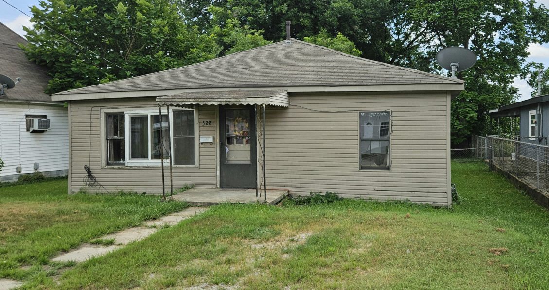 528 East Lake St