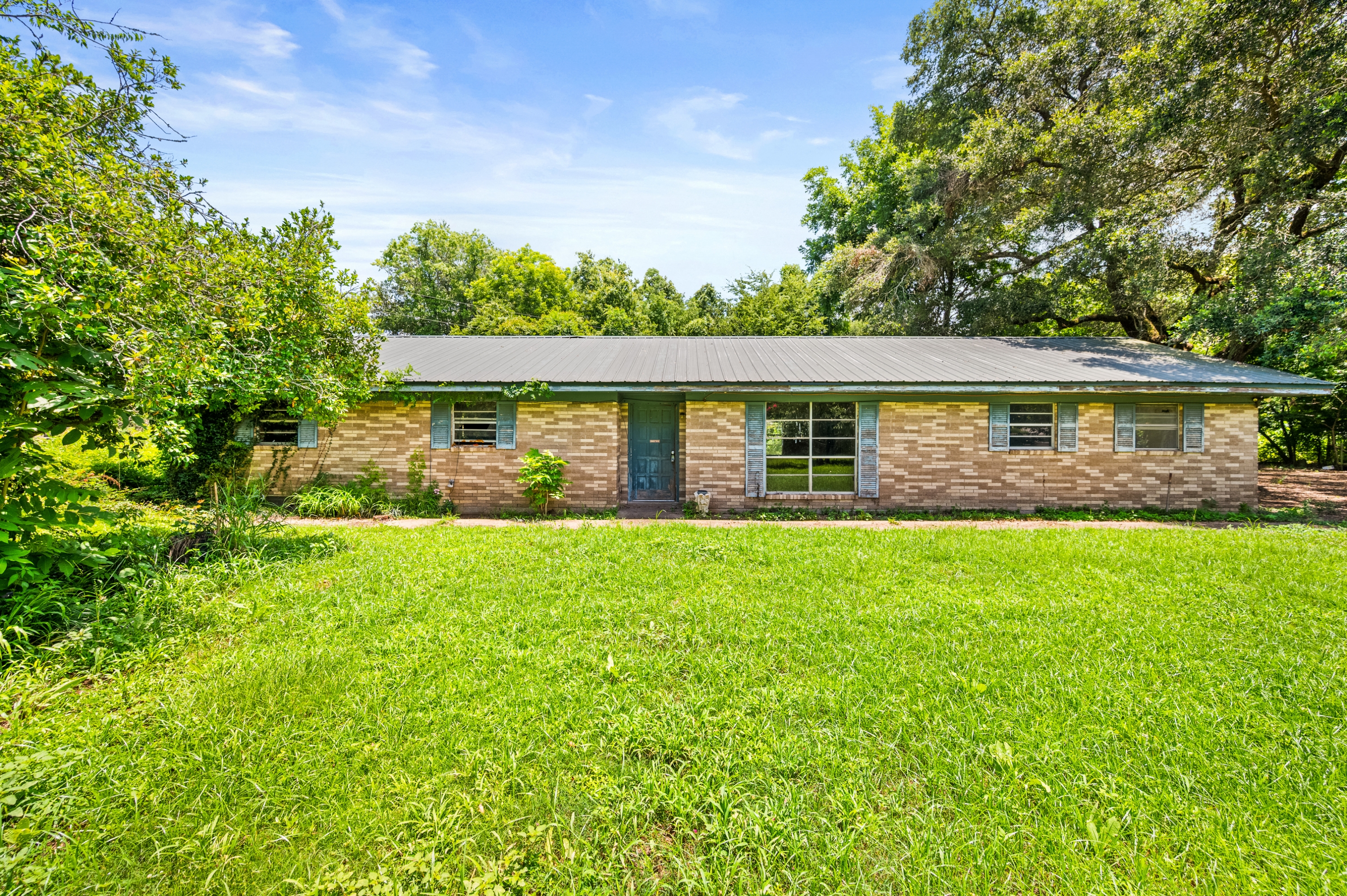 1021 Lutz Loop